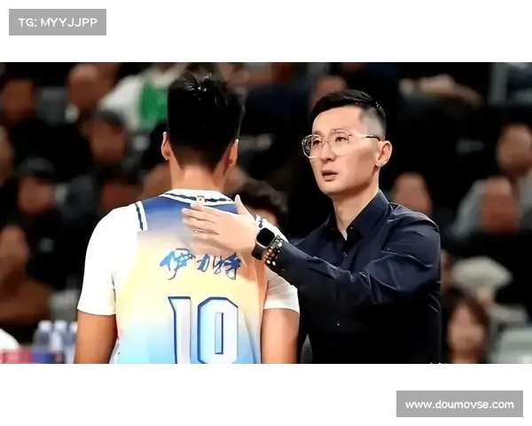 阿里纳斯晒与刘炜合影,回忆那段难忘的CBA时光 阿里纳斯晒与刘炜合影,回忆那段难忘的CBA时光